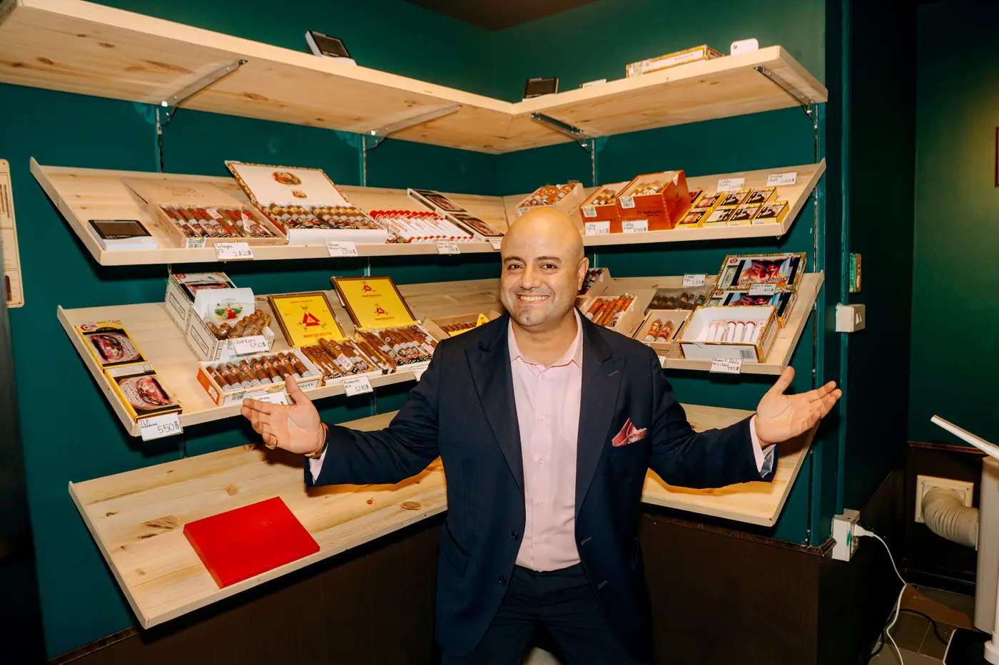Amir Nadimi in the CNX Cigars lounge