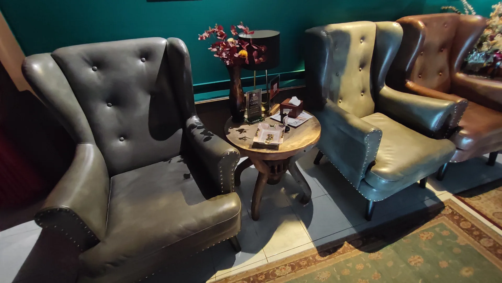 CNX Cigars lounge seating